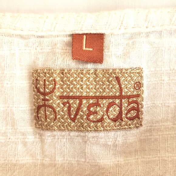 Veda Long Sleeve White and Black V-neck Top, Size: Lg. - Picture 5 of 9